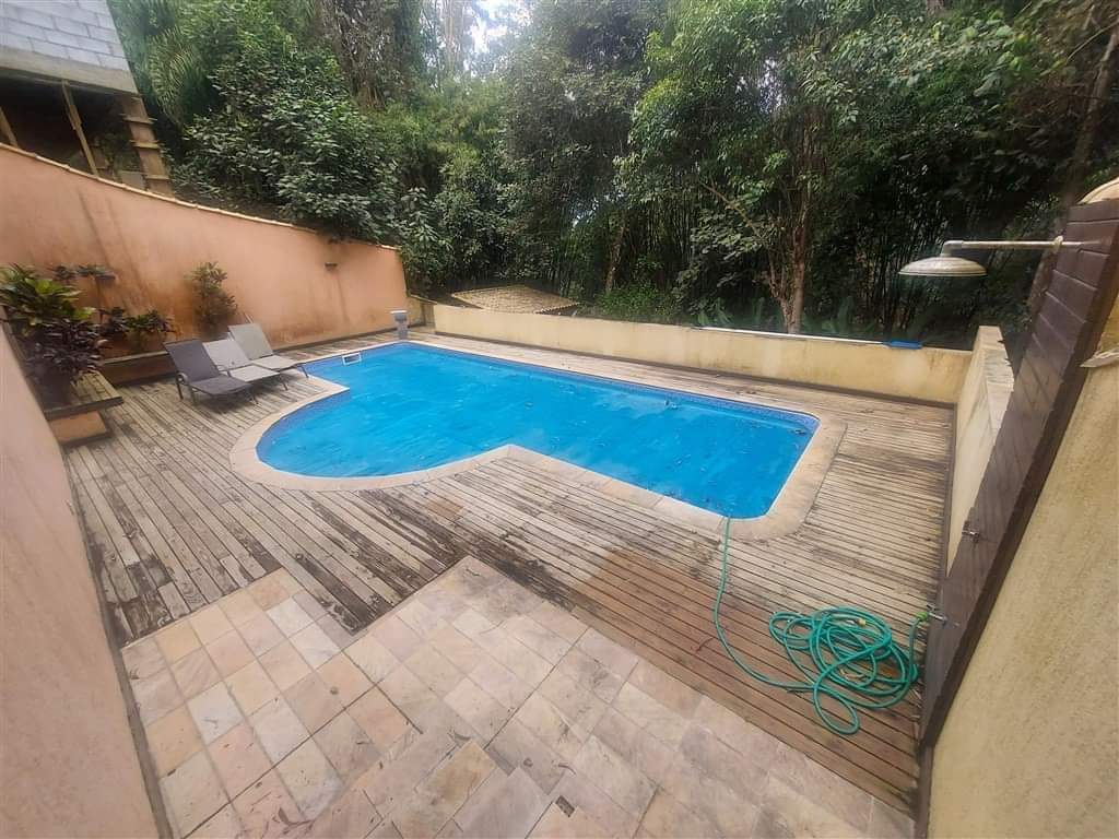 CASA EM CONDOMÍNIO