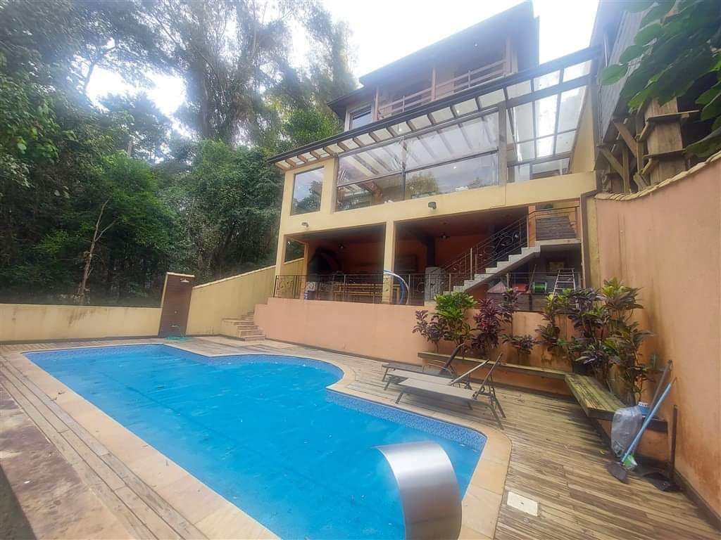 CASA EM CONDOMÍNIO