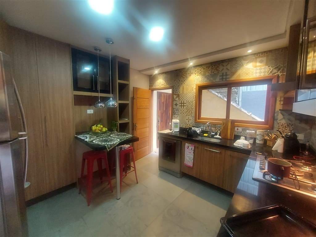 CASA EM CONDOMÍNIO