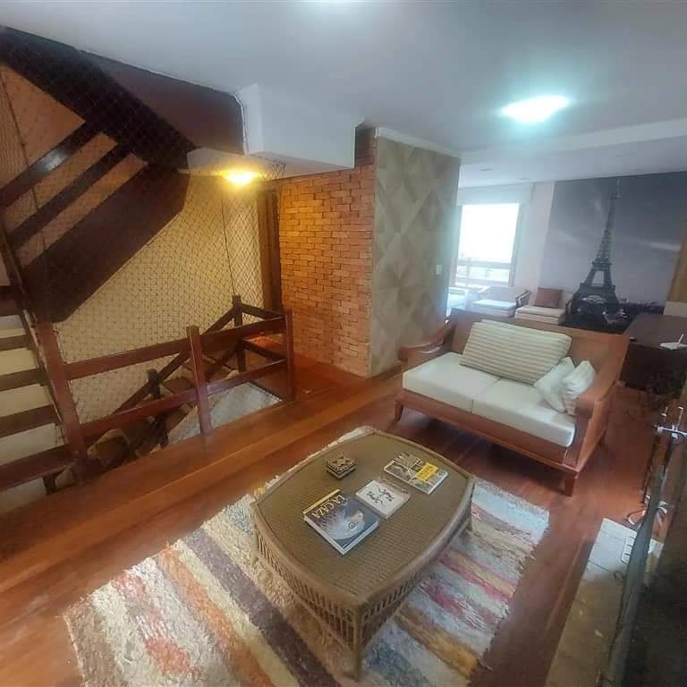CASA EM CONDOMÍNIO