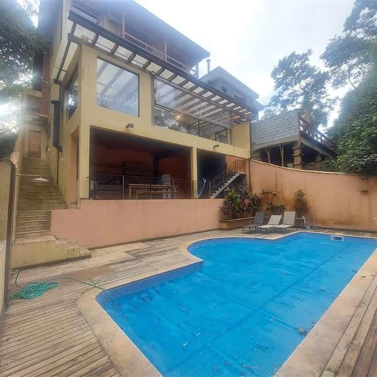 CASA EM CONDOMÍNIO