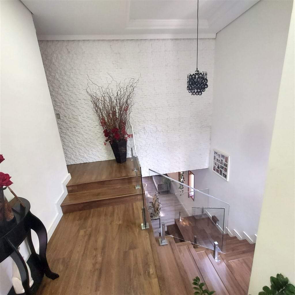CASA EM CONDOMÍNIO