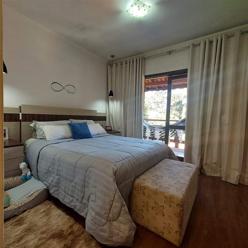 CASA EM CONDOMÍNIO