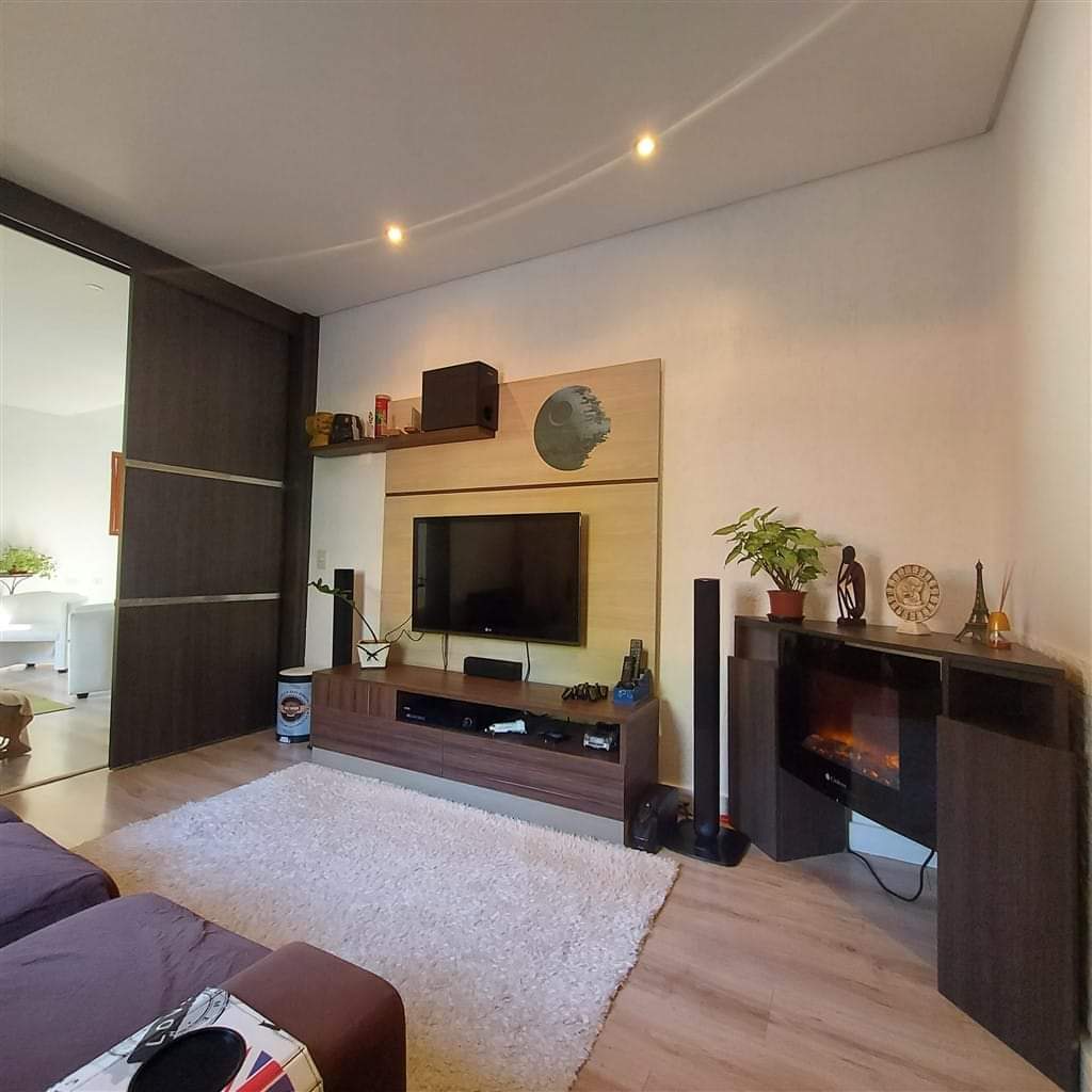CASA EM CONDOMÍNIO