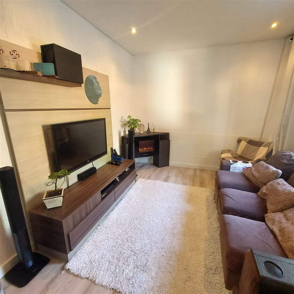 CASA EM CONDOMÍNIO