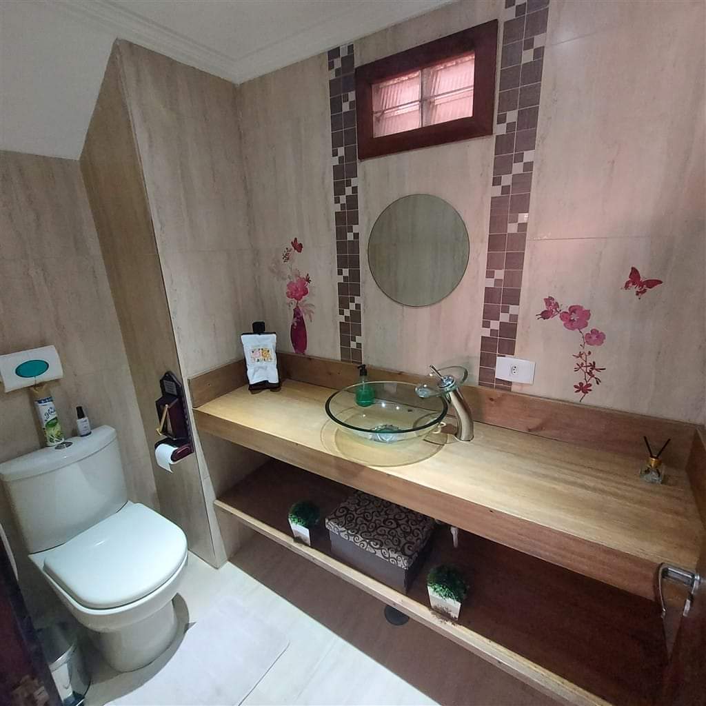 CASA EM CONDOMÍNIO