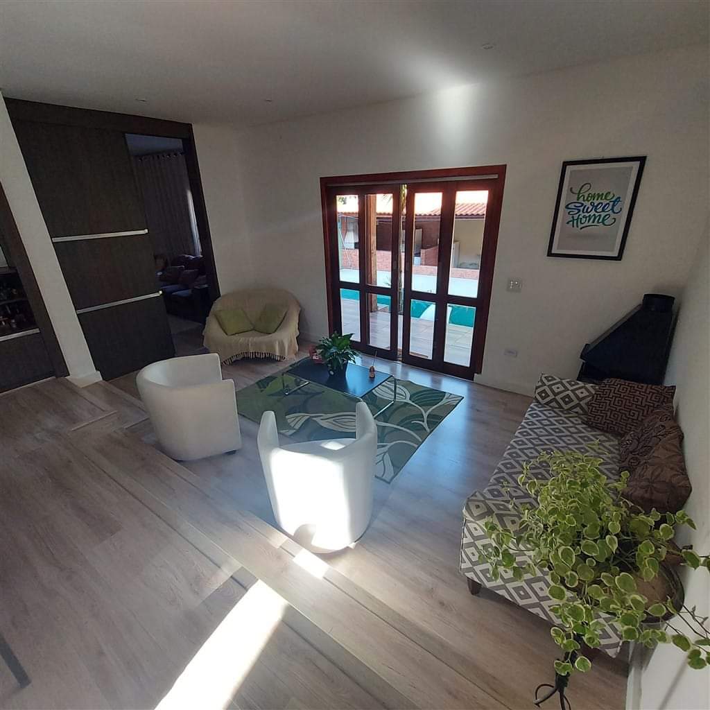 CASA EM CONDOMÍNIO