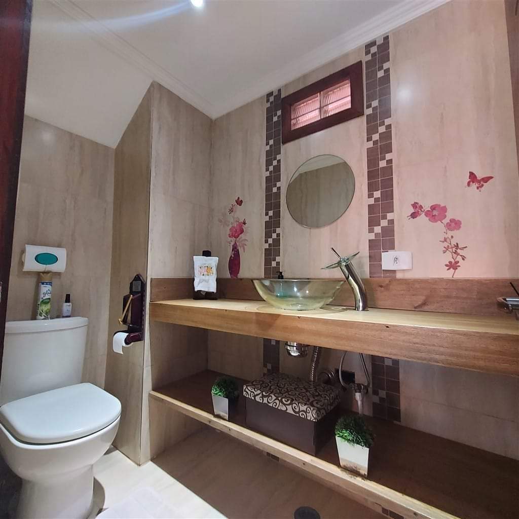 CASA EM CONDOMÍNIO