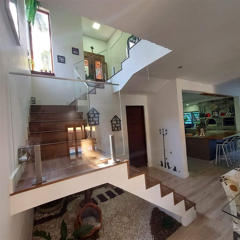 CASA EM CONDOMÍNIO