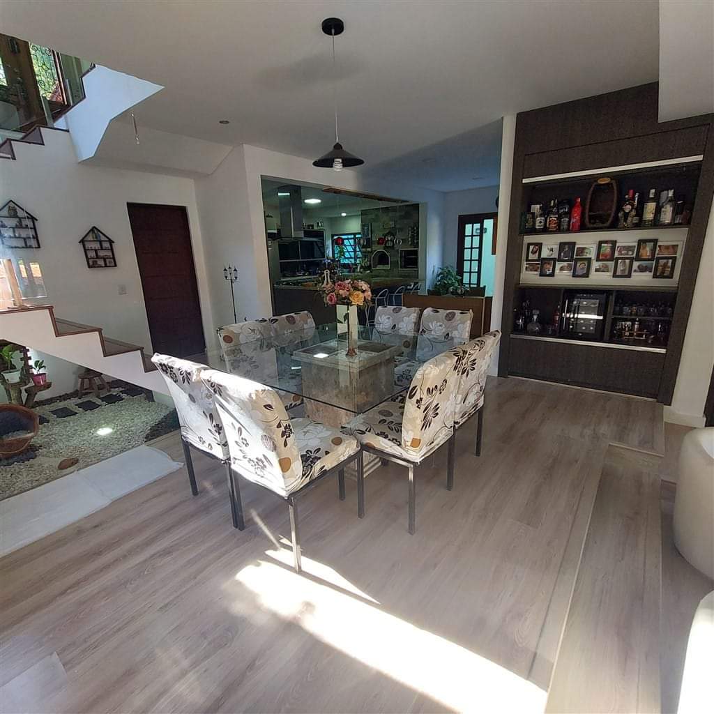 CASA EM CONDOMÍNIO