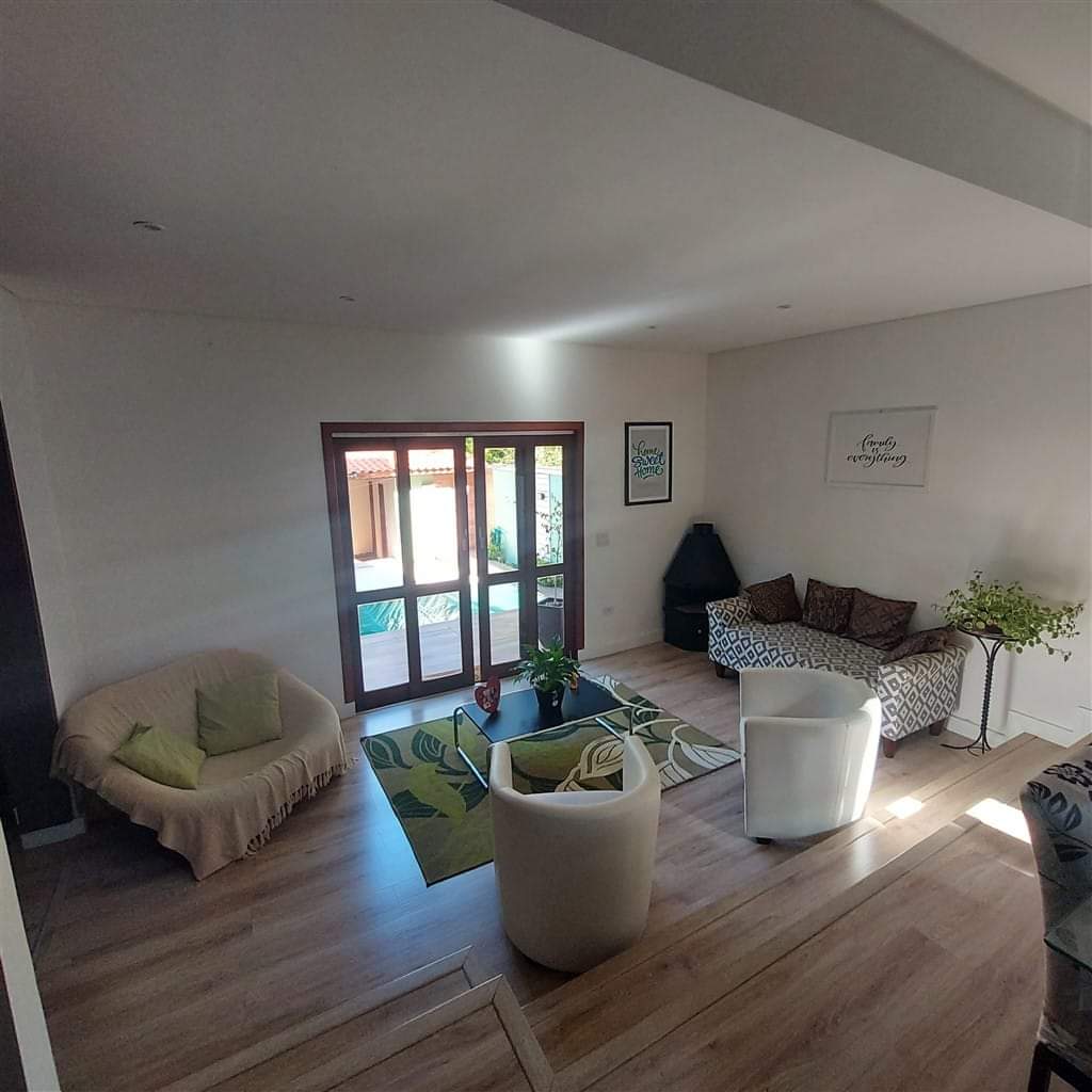 CASA EM CONDOMÍNIO