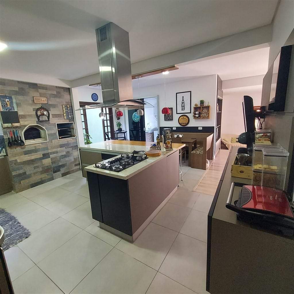 CASA EM CONDOMÍNIO