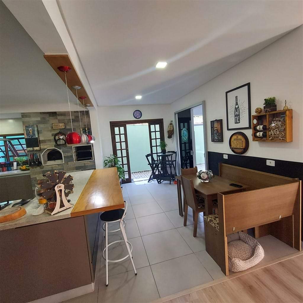 CASA EM CONDOMÍNIO