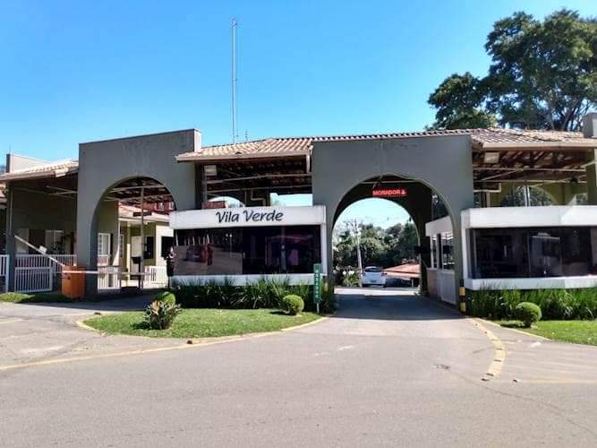 CASA EM CONDOMÍNIO