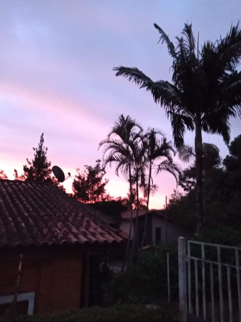 CASA EM CONDOMÍNIO