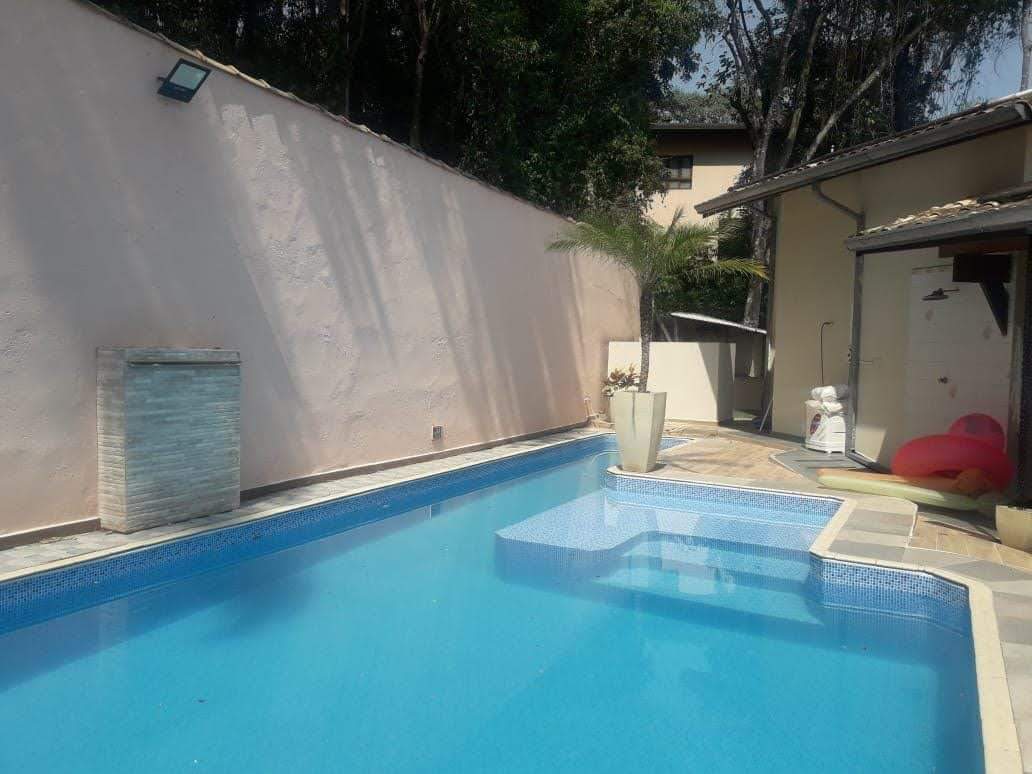 CASA EM CONDOMÍNIO