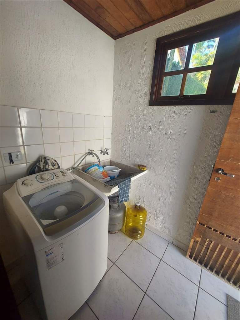 CASA EM CONDOMÍNIO