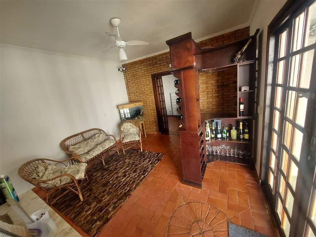 CASA EM CONDOMÍNIO