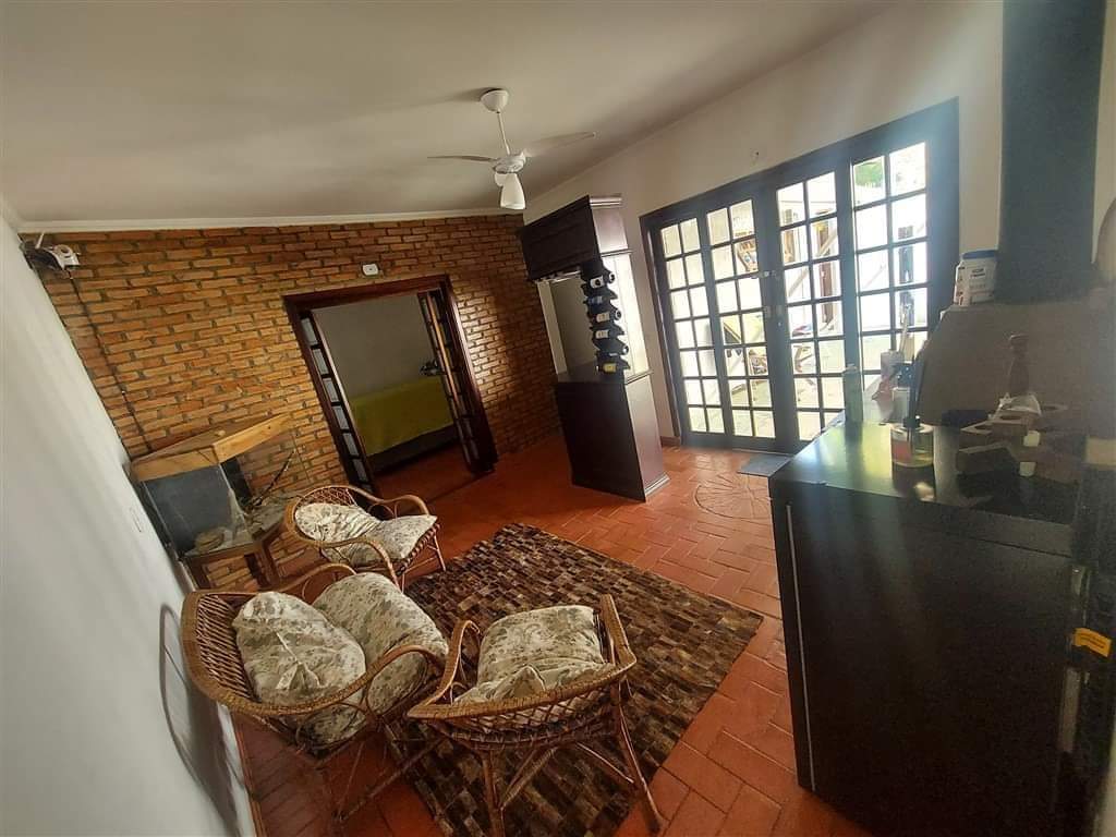 CASA EM CONDOMÍNIO