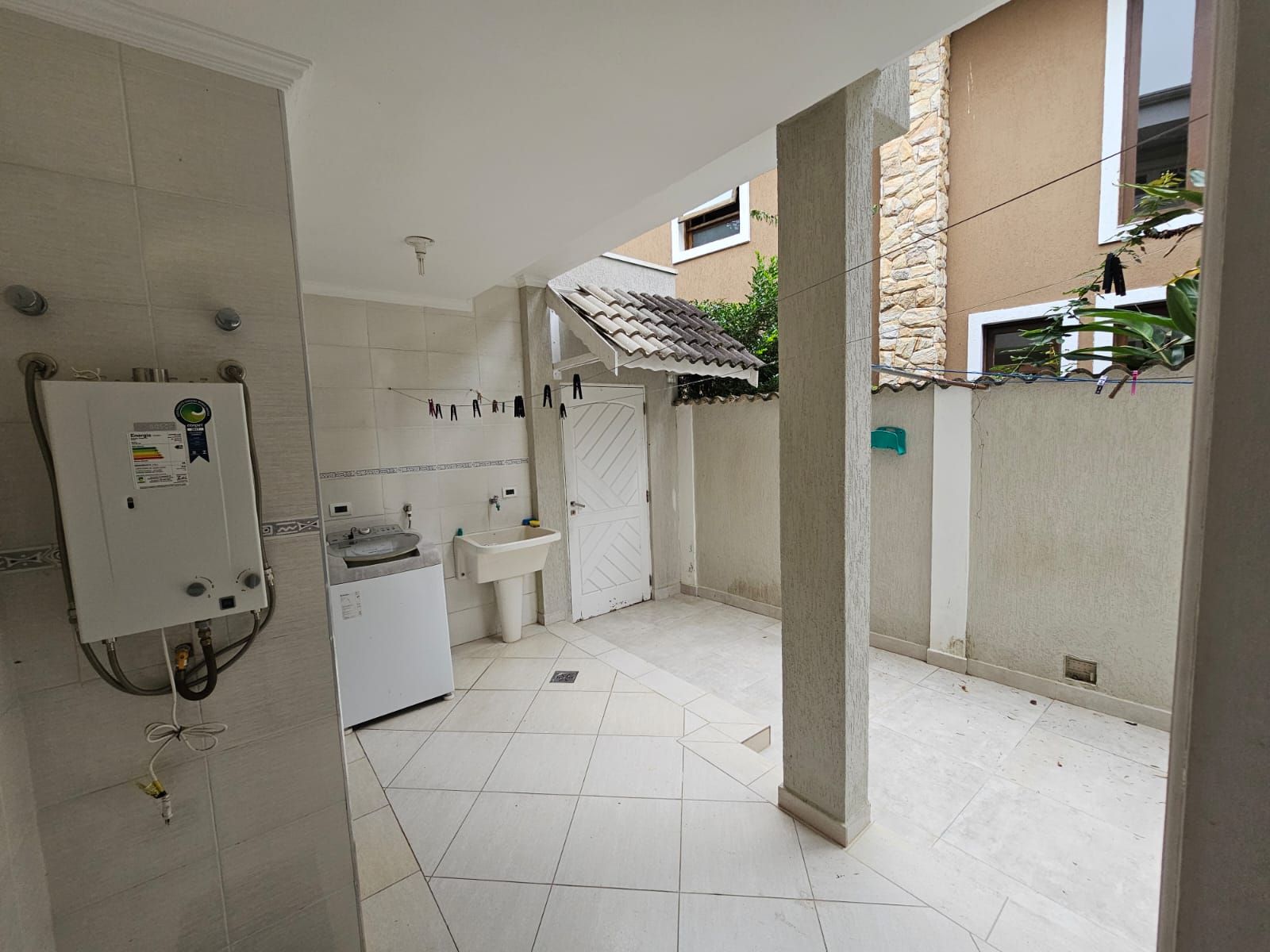 CASA EM CONDOMÍNIO