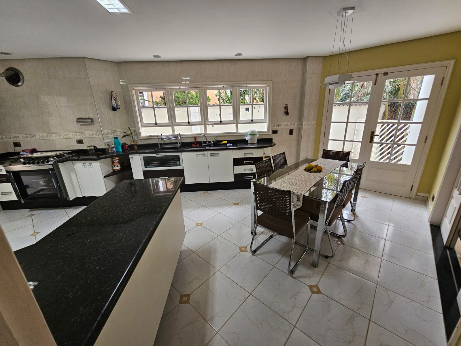 CASA EM CONDOMÍNIO