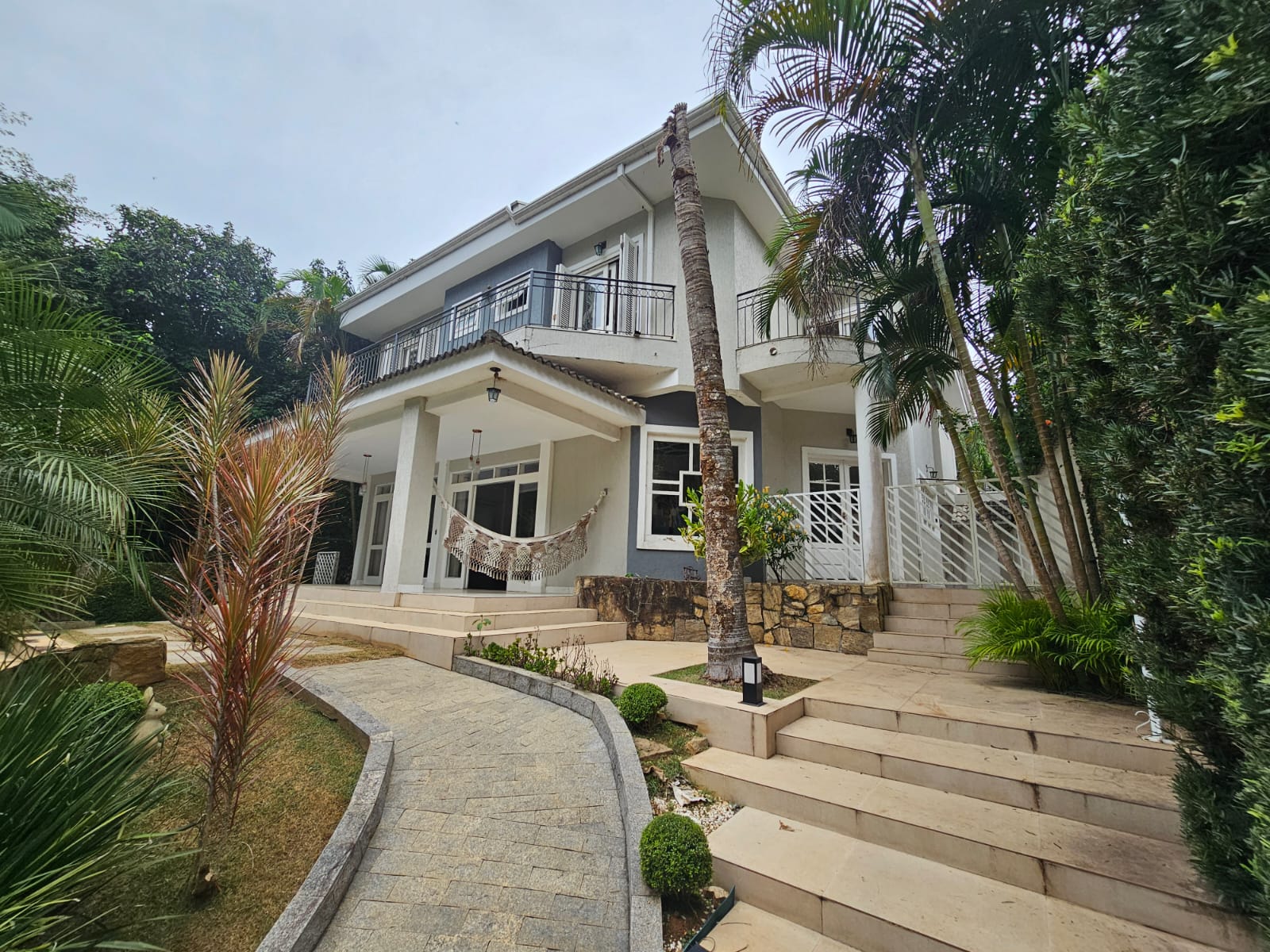 CASA EM CONDOMÍNIO