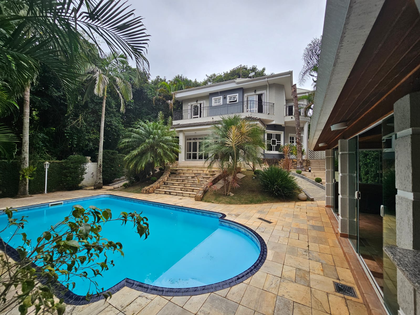 CASA EM CONDOMÍNIO