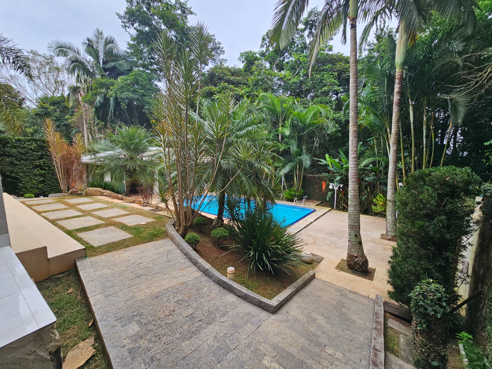 CASA EM CONDOMÍNIO