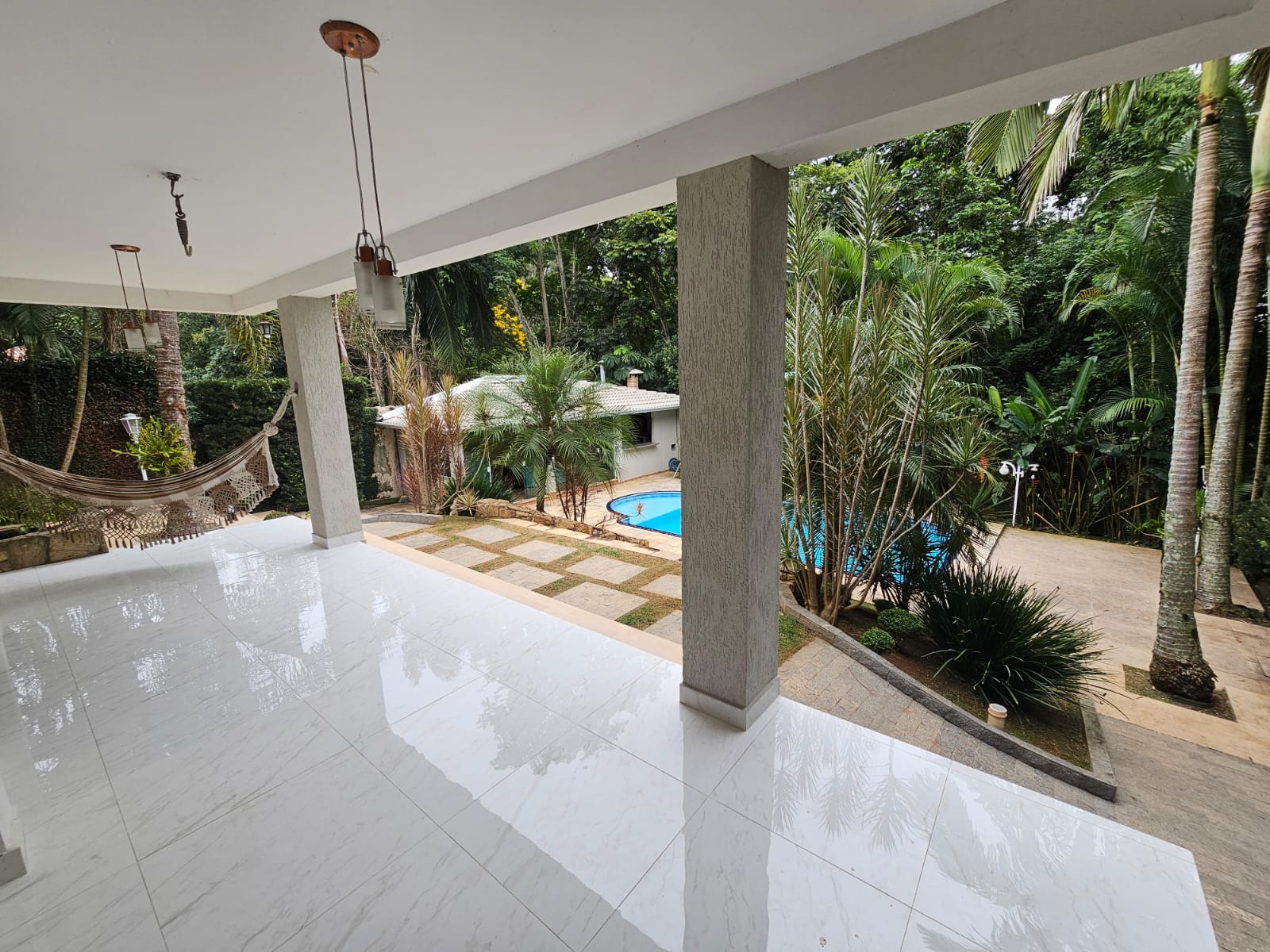 CASA EM CONDOMÍNIO