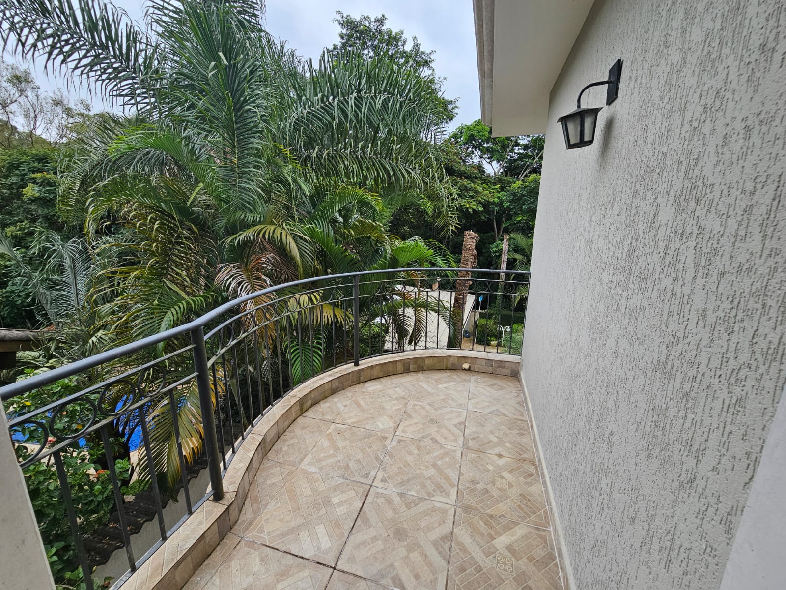CASA EM CONDOMÍNIO