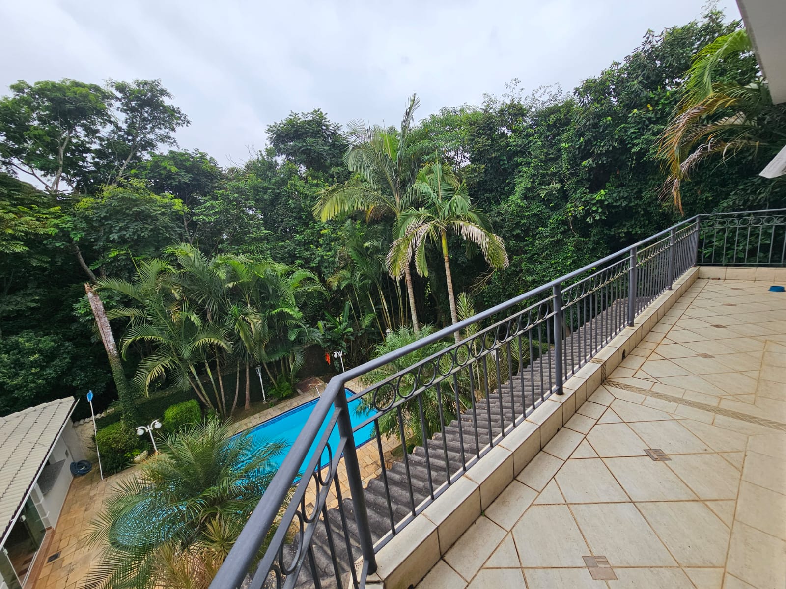 CASA EM CONDOMÍNIO