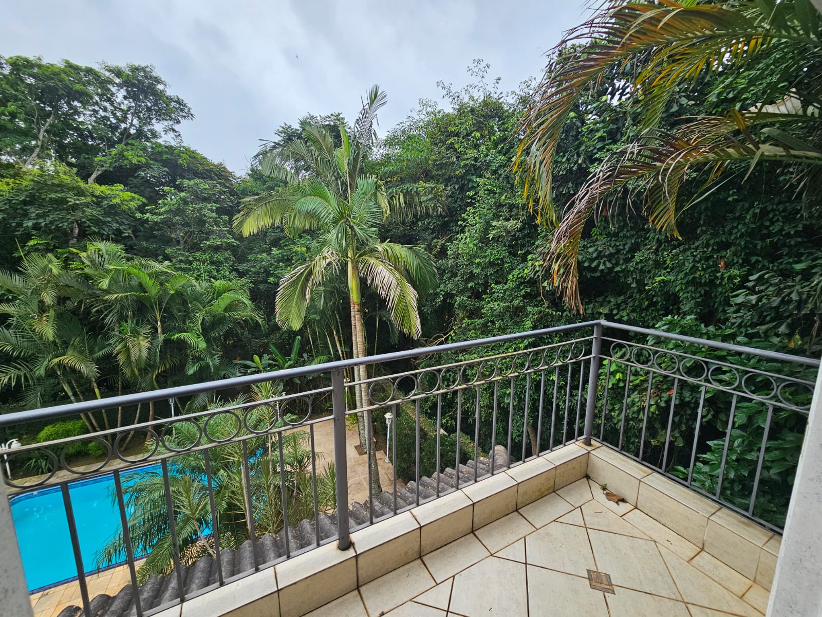 CASA EM CONDOMÍNIO