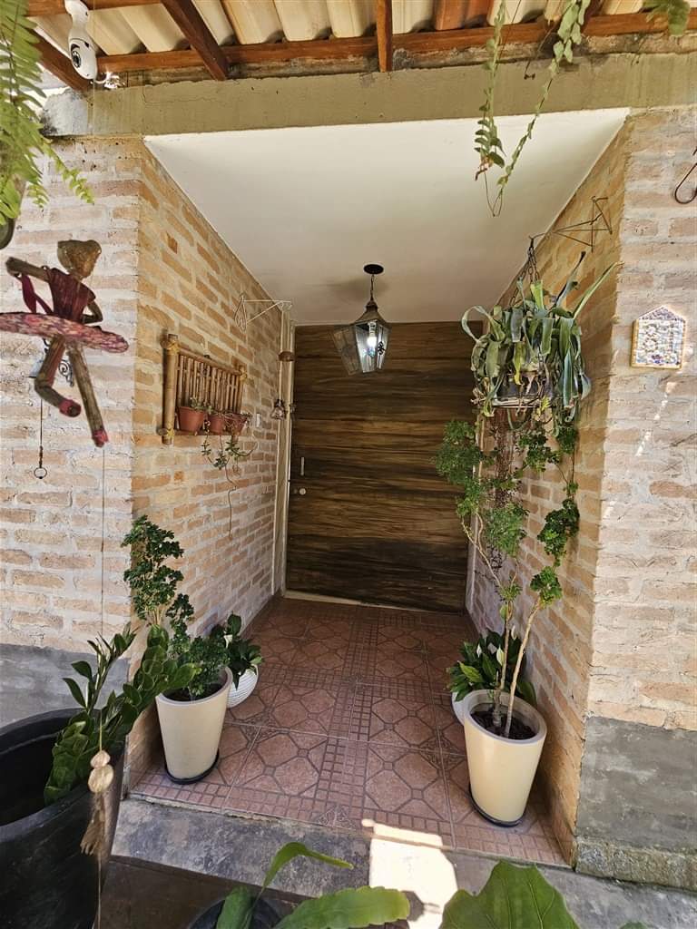CASA EM CONDOMÍNIO