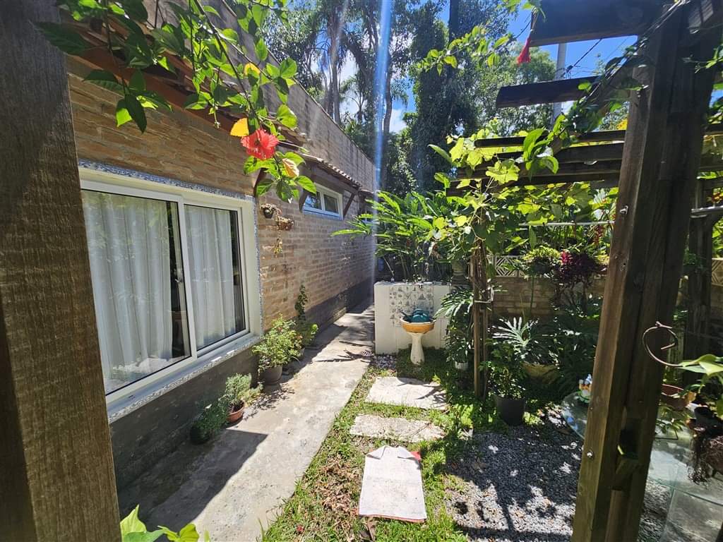 CASA EM CONDOMÍNIO
