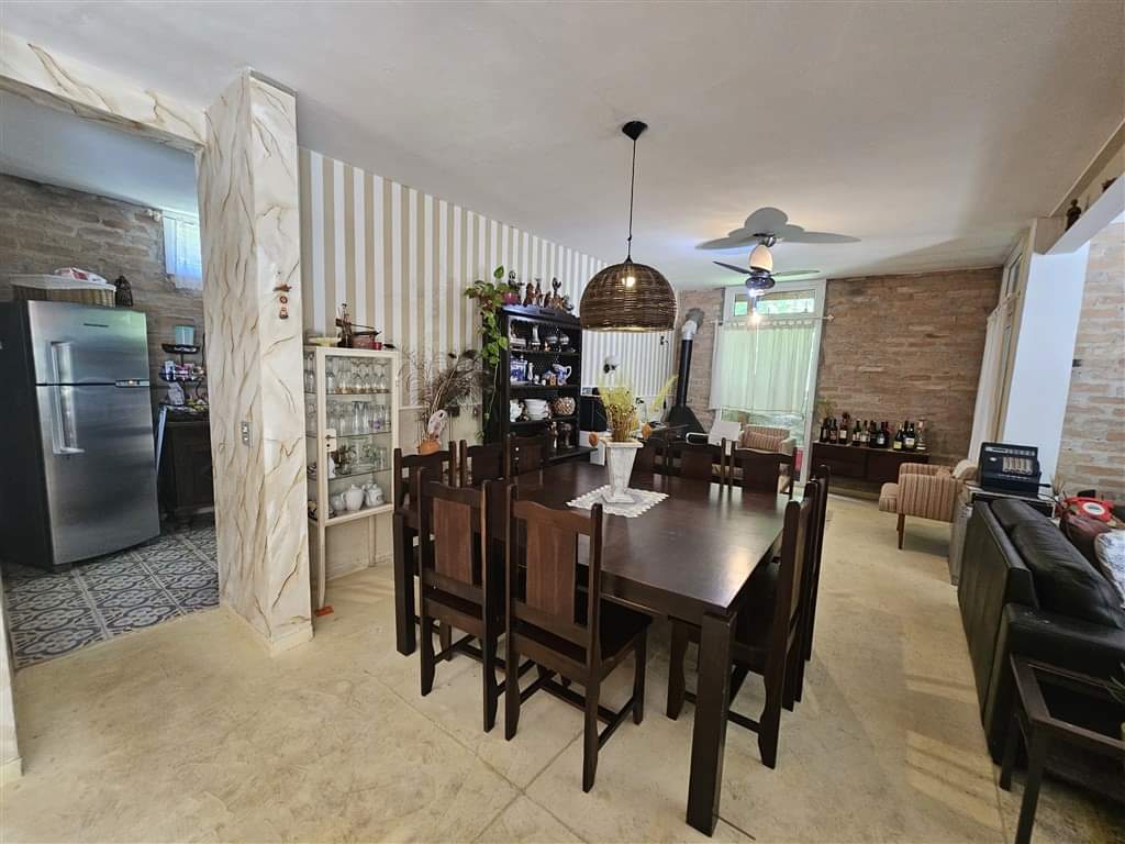 CASA EM CONDOMÍNIO