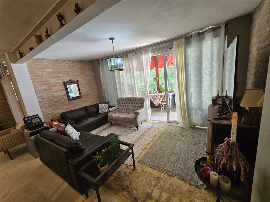 CASA EM CONDOMÍNIO