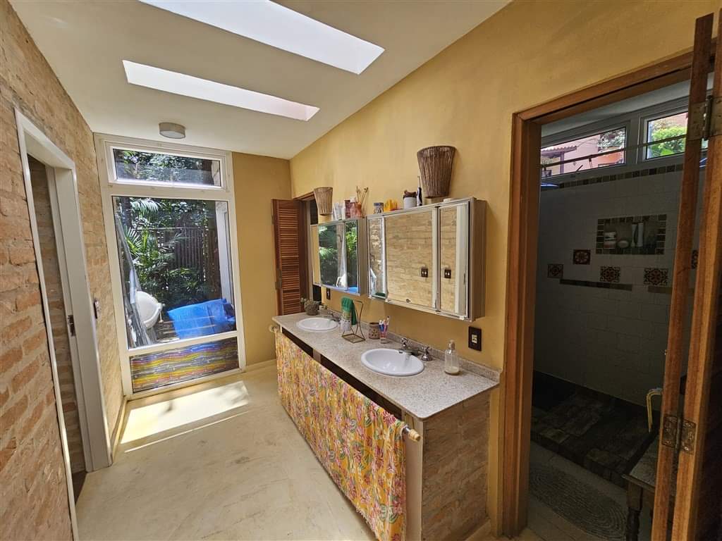 CASA EM CONDOMÍNIO
