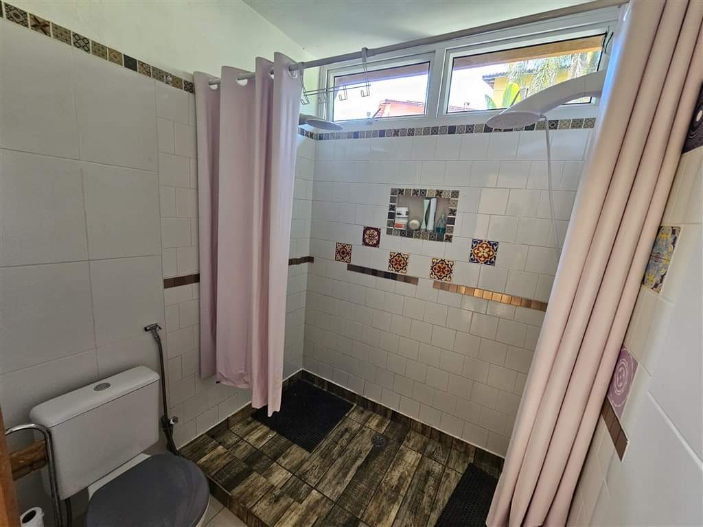 CASA EM CONDOMÍNIO
