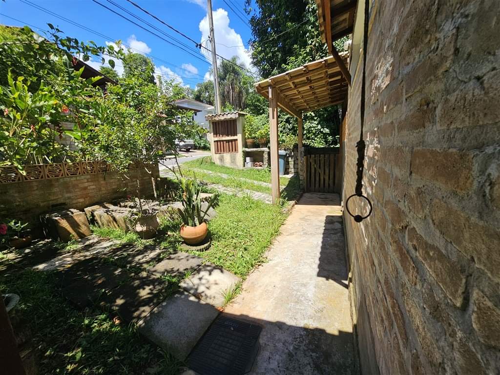 CASA EM CONDOMÍNIO