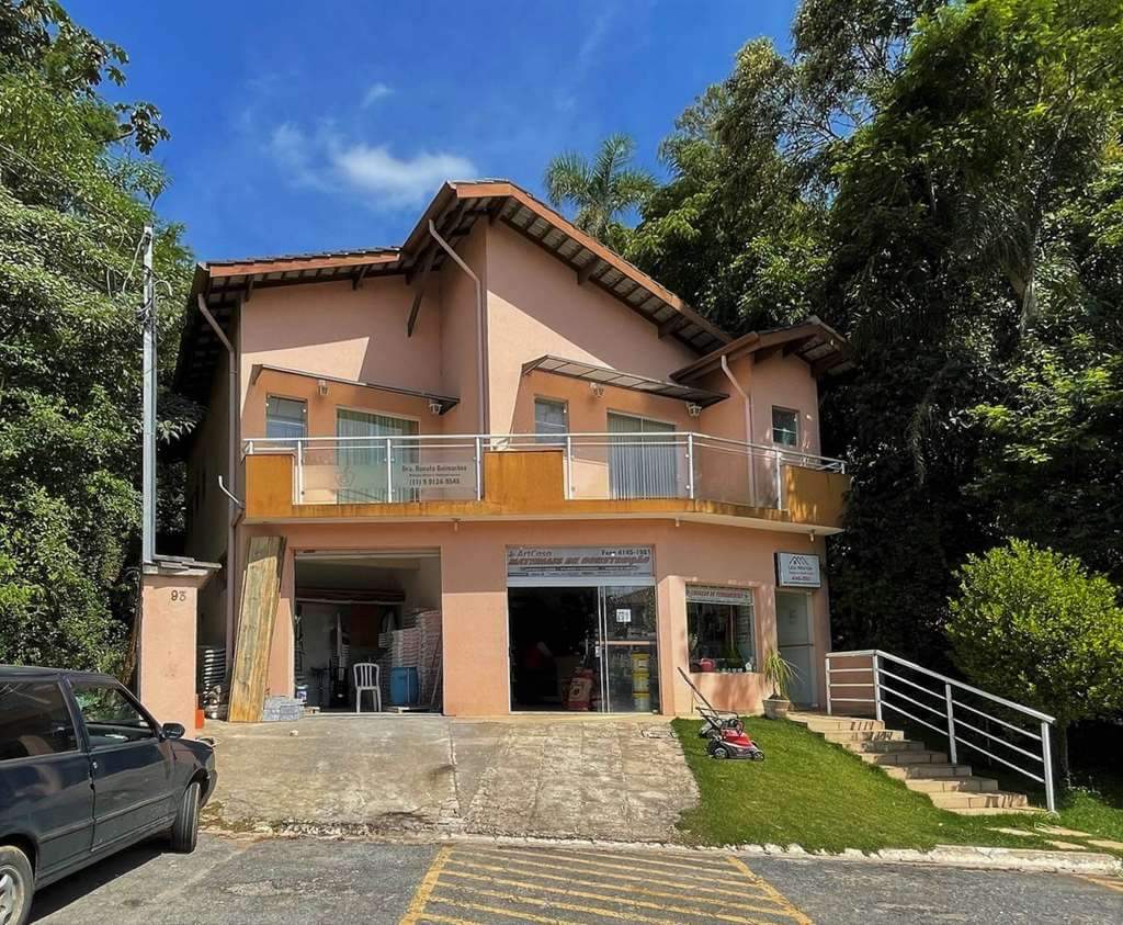 CASA EM CONDOMÍNIO