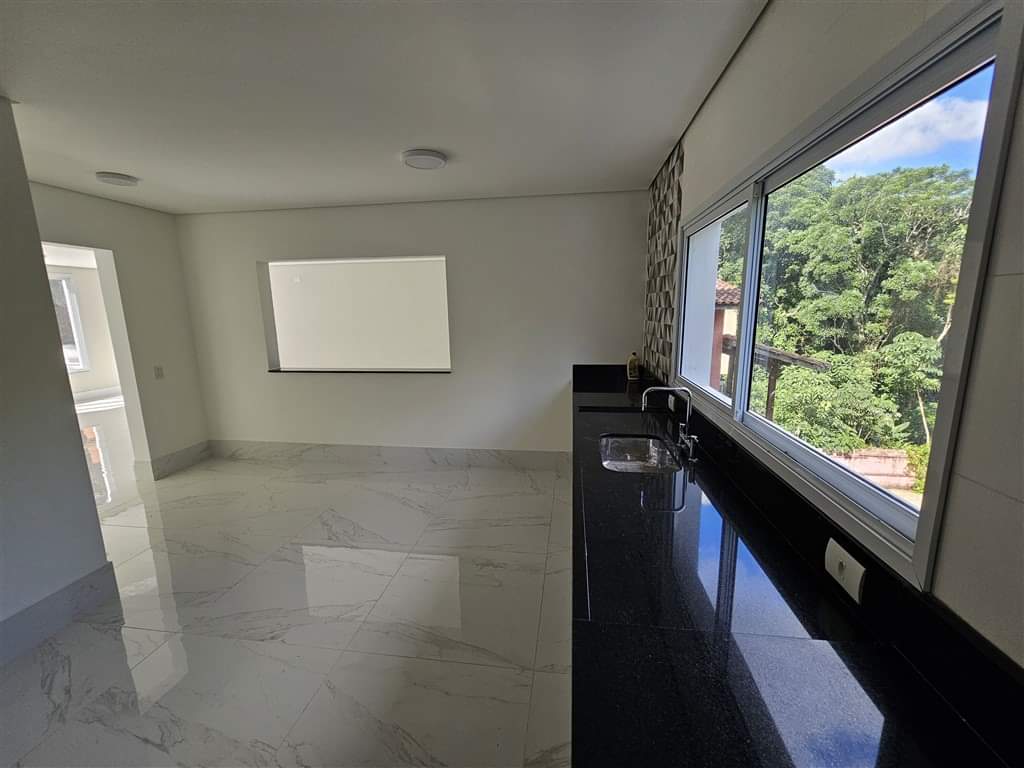 CASA EM CONDOMÍNIO