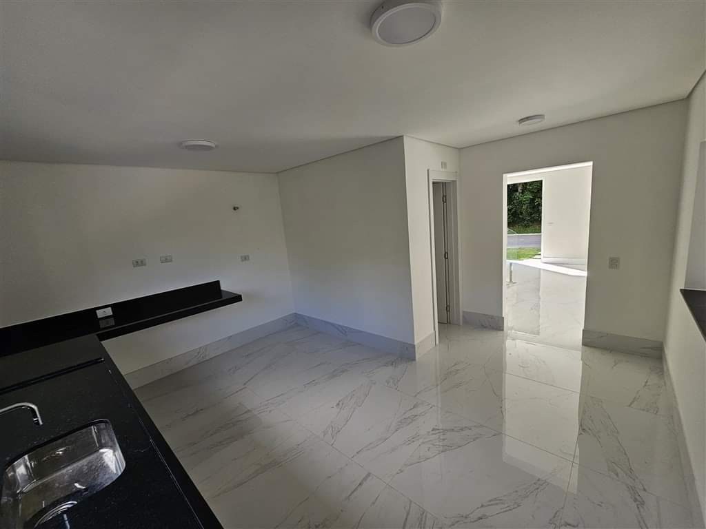 CASA EM CONDOMÍNIO