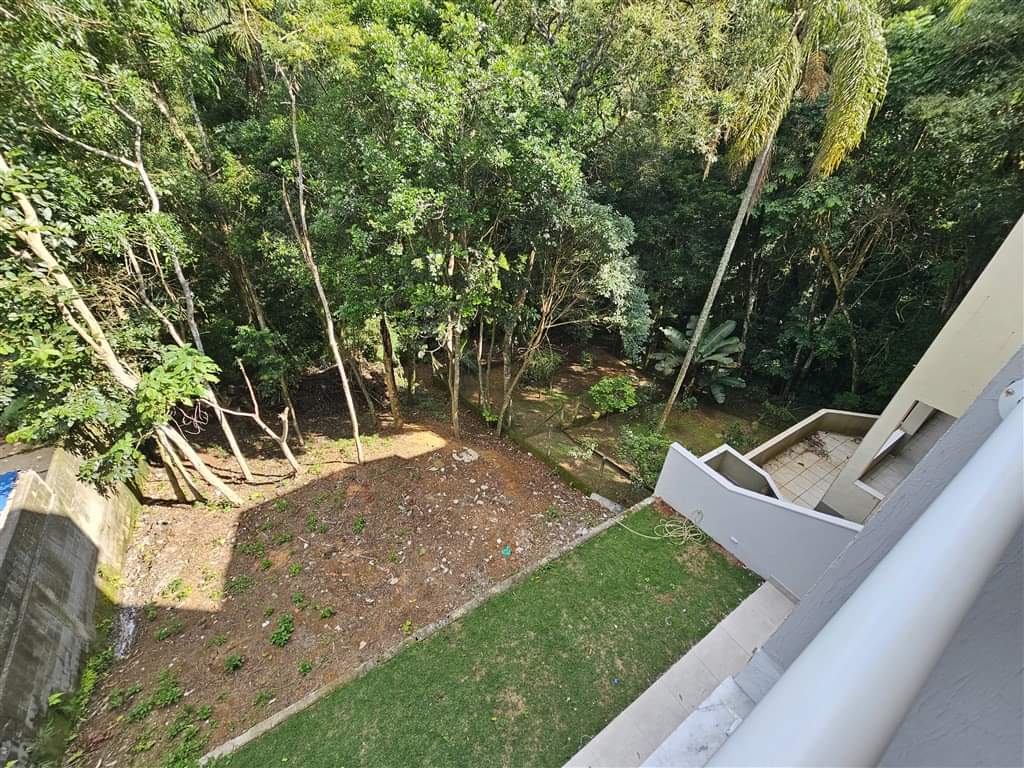 CASA EM CONDOMÍNIO