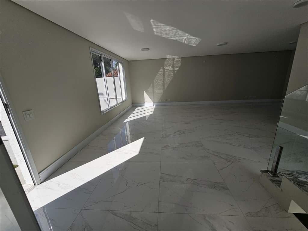 CASA EM CONDOMÍNIO