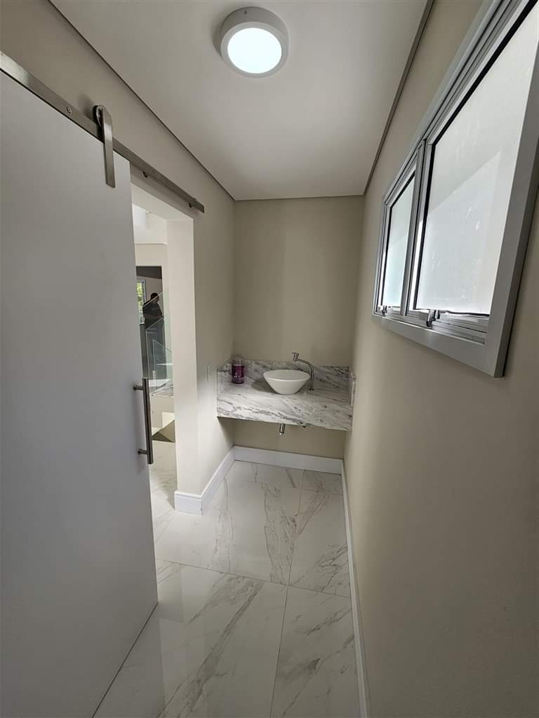 CASA EM CONDOMÍNIO