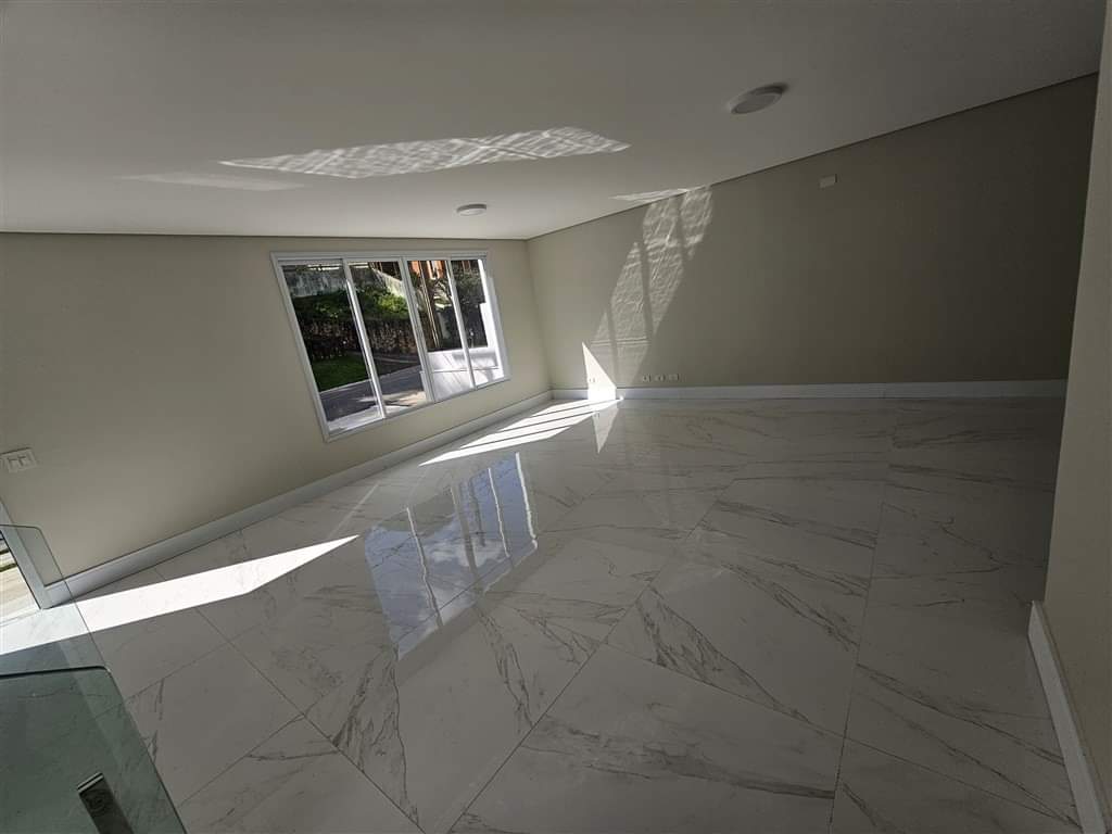 CASA EM CONDOMÍNIO