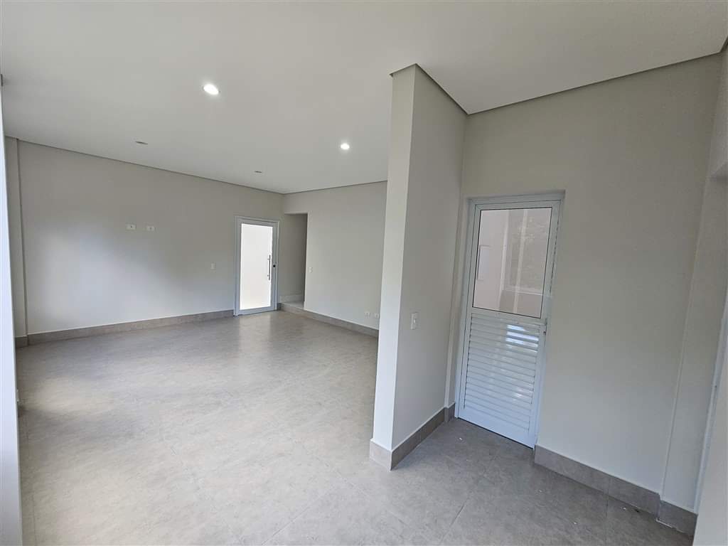 CASA EM CONDOMÍNIO