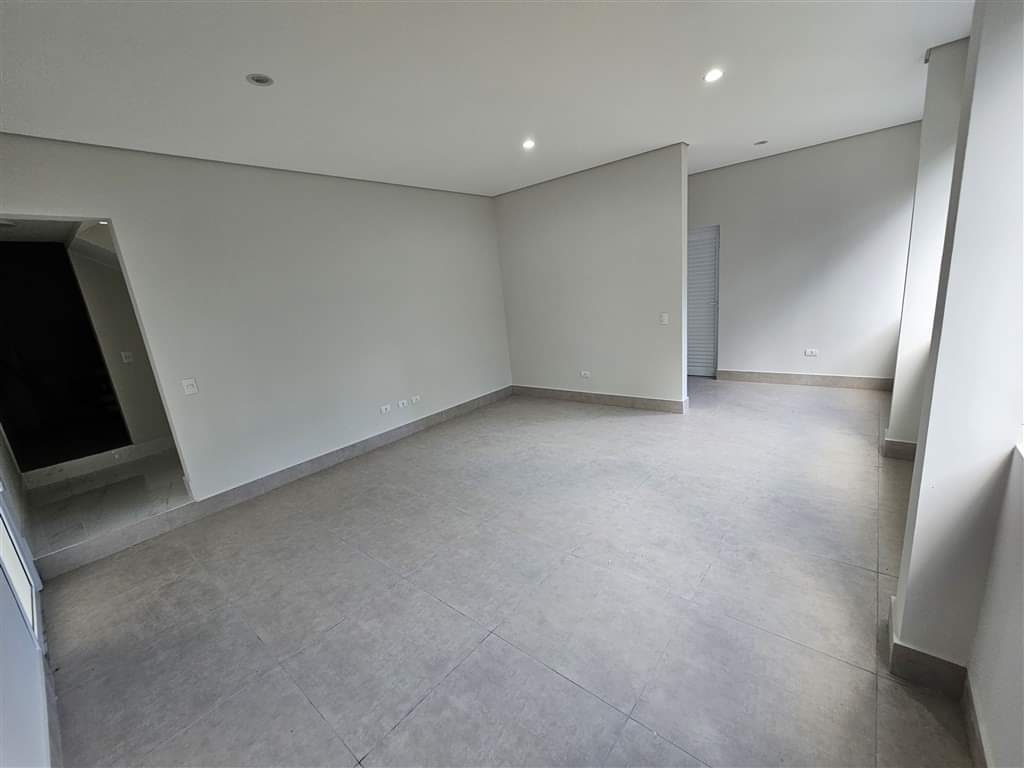 CASA EM CONDOMÍNIO