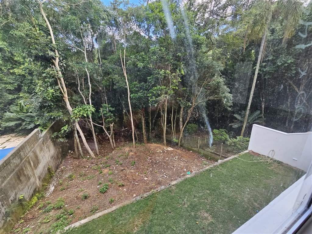 CASA EM CONDOMÍNIO