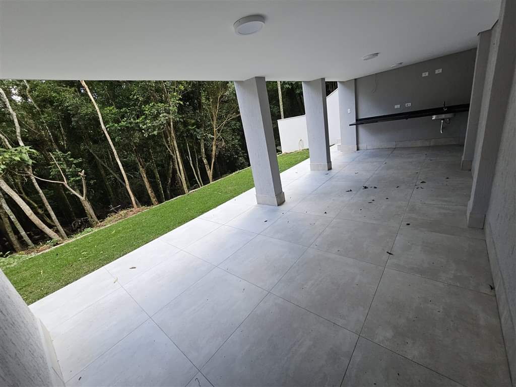 CASA EM CONDOMÍNIO
